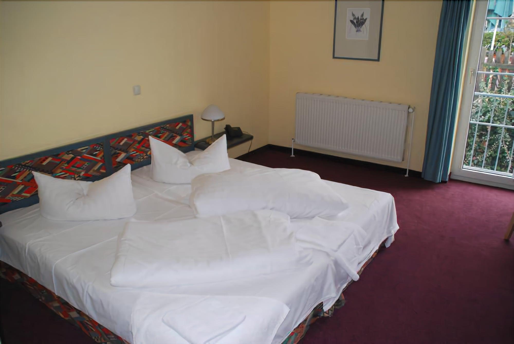 Hotel Lindenberger Hof Ahrensfelde Ngoại thất bức ảnh