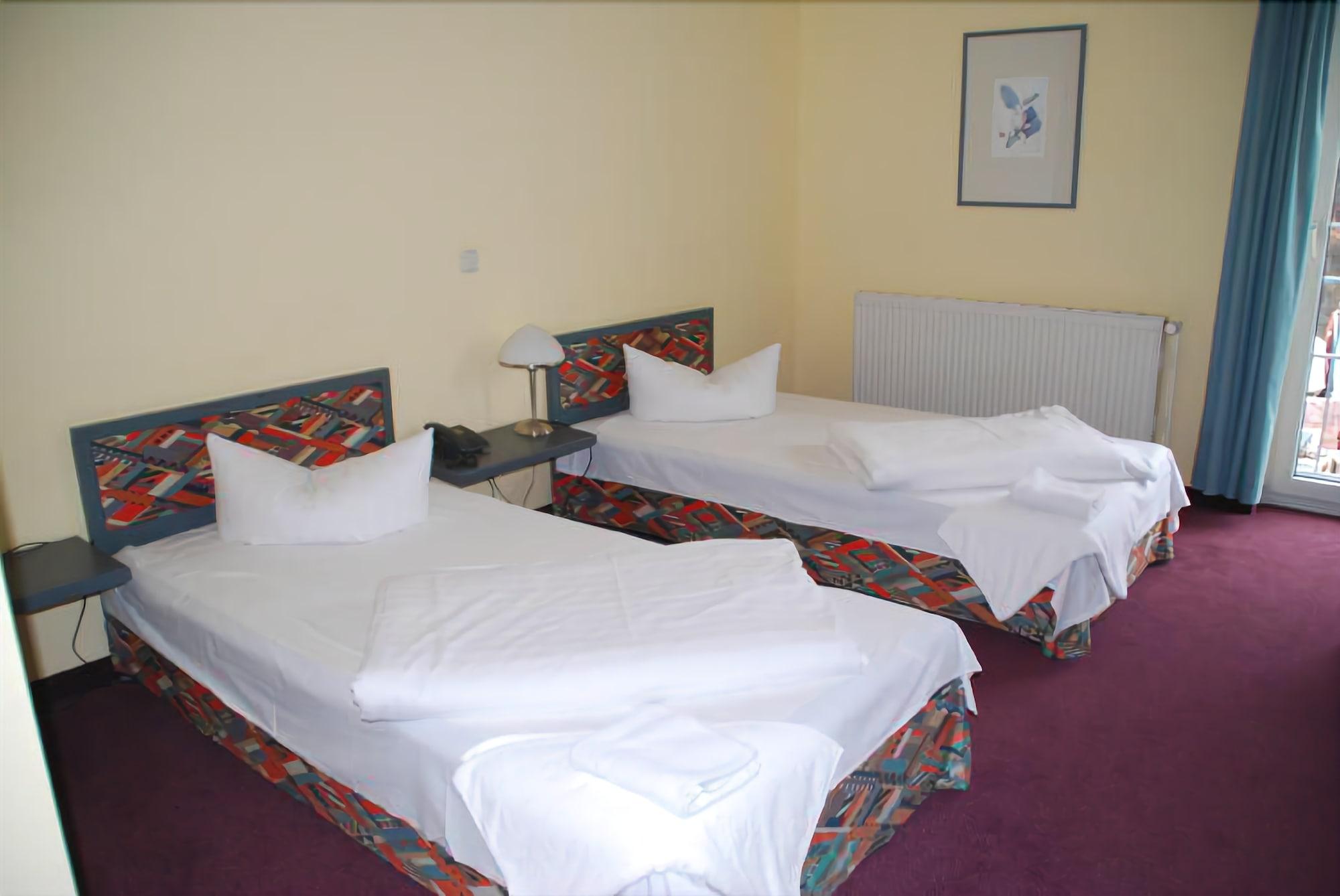 Hotel Lindenberger Hof Ahrensfelde Ngoại thất bức ảnh
